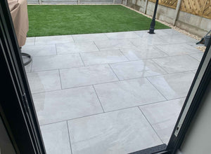porcelain_paving_beautifully_designed_spaces_garden_patio_with_washed_slate_light_grey_tiles