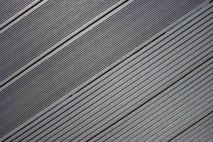 Ovaeda_grooved_composite_decking_board_light_grey_overview