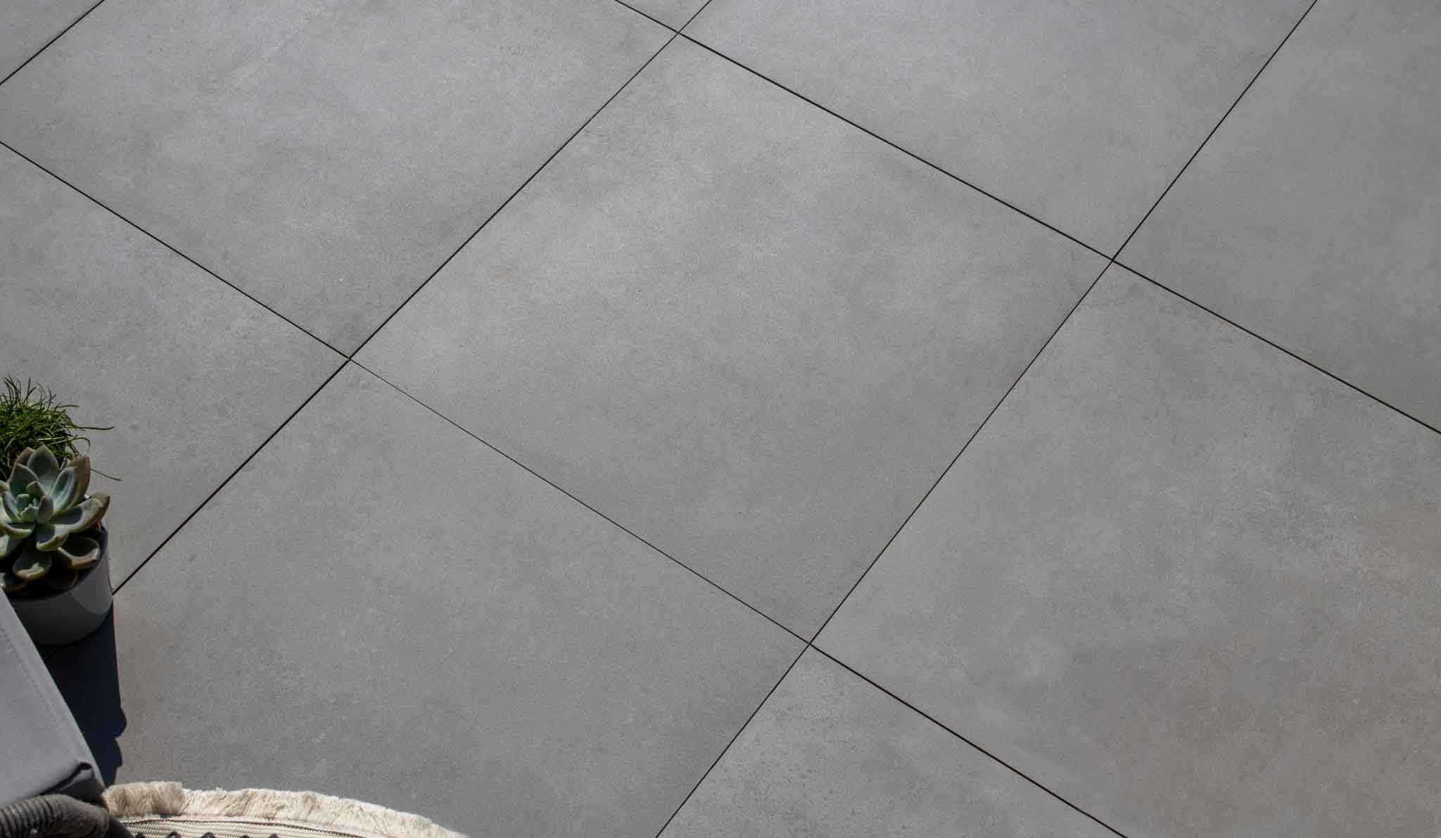 Flote™ | Dark Grey Concrete Effect Porcelain Paving Tiles (60x60x2cm)